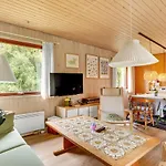 別荘 Three-bedroom With A Fireplace 05 *