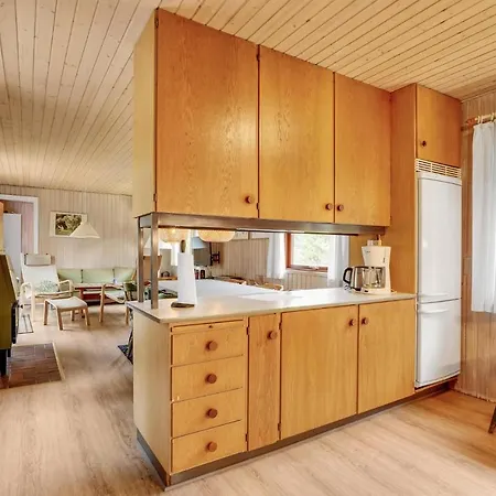 Three-bedroom Blavand With A Fireplace 05 Hébergement de vacances *