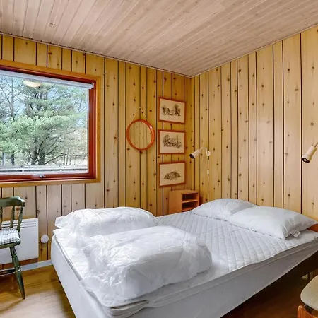 Three-bedroom Blavand With A Fireplace 05 Hébergement de vacances *