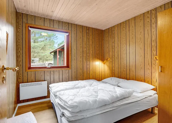 Three-bedroom With A Fireplace 05 * בלבאנד